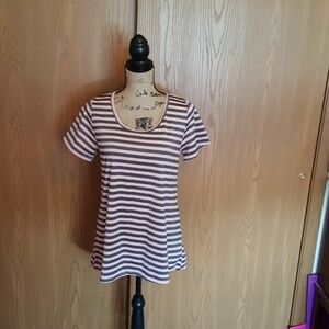 Small classic lularoe grey and pink t-shirt.